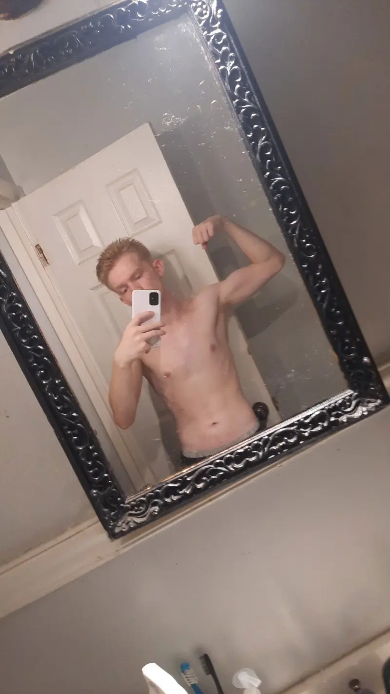 smklrd69 (20) male from US - sexting partner