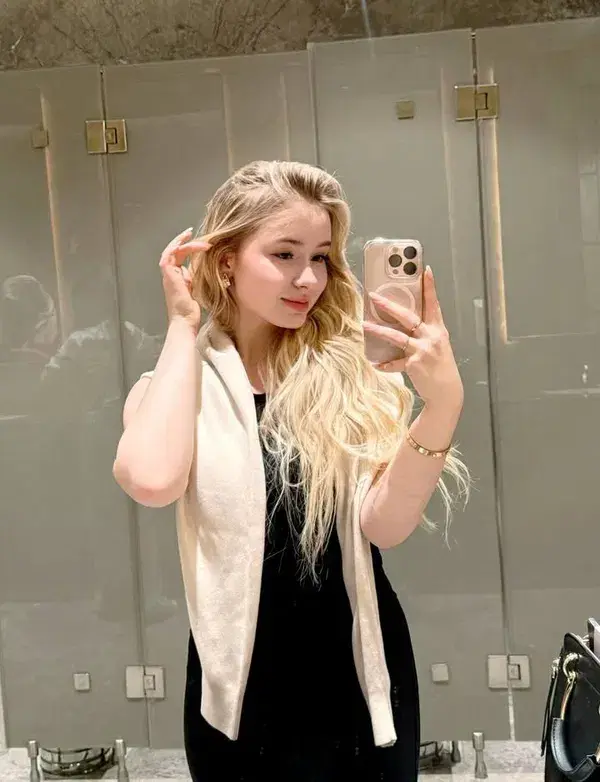 sosaca2385 (22) female from US - sexting partner