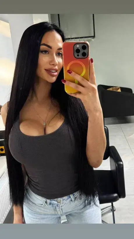 sotasib289 (18) female from DM - sexting partner