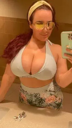 sowibe9947 (25) female from US - sexting partner