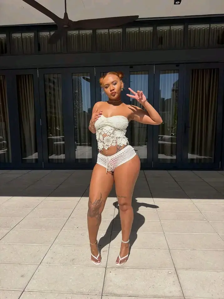 stacybentley5667 (23) female from US - sexting partner