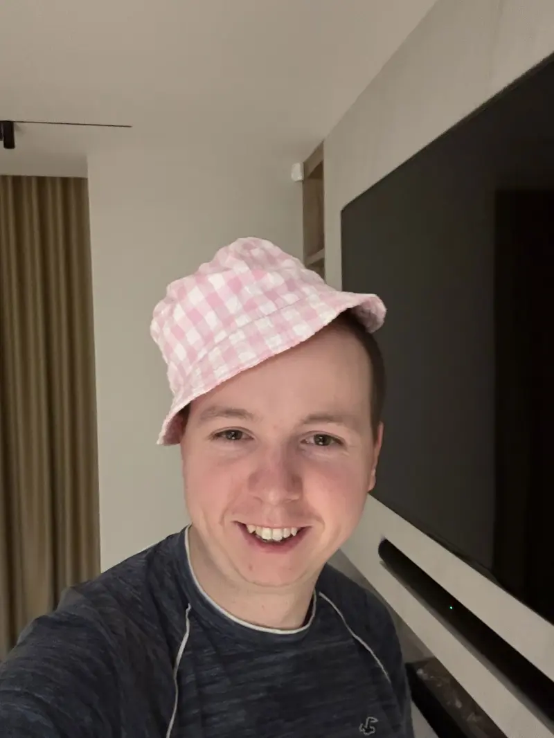 stfnestw (18) male from GB - sexting partner