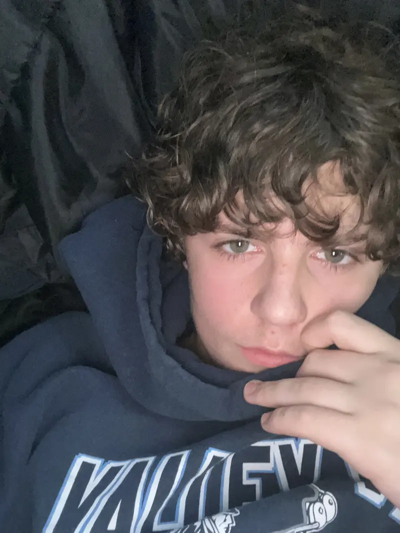 susrock2029 (18) male from US - sexting partner