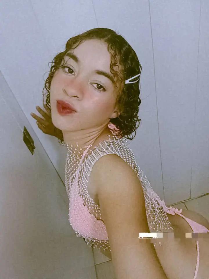 sv3ha14yfb (18) female from US - sexting partner