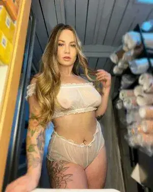 tajic89476 (18) female from AU - sexting partner