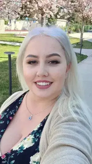 tefanos945 (23) female from IT - sexting partner