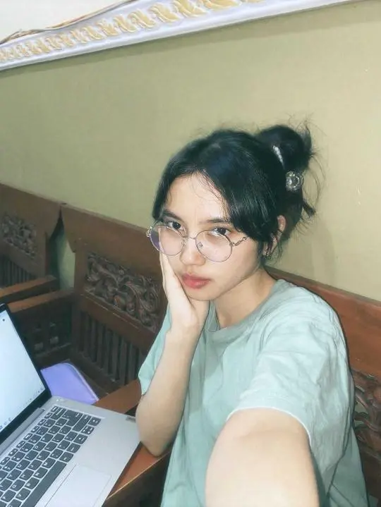 tekiw94598 (18) female from AU - sexting partner