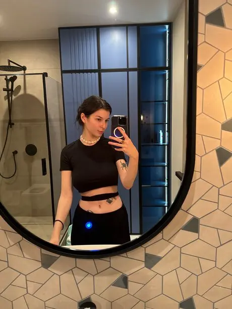 temeg16753 (18) female from GB - sexting partner