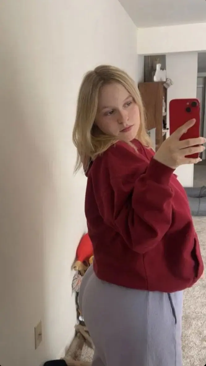 temeniy (18) female from US - sexting partner