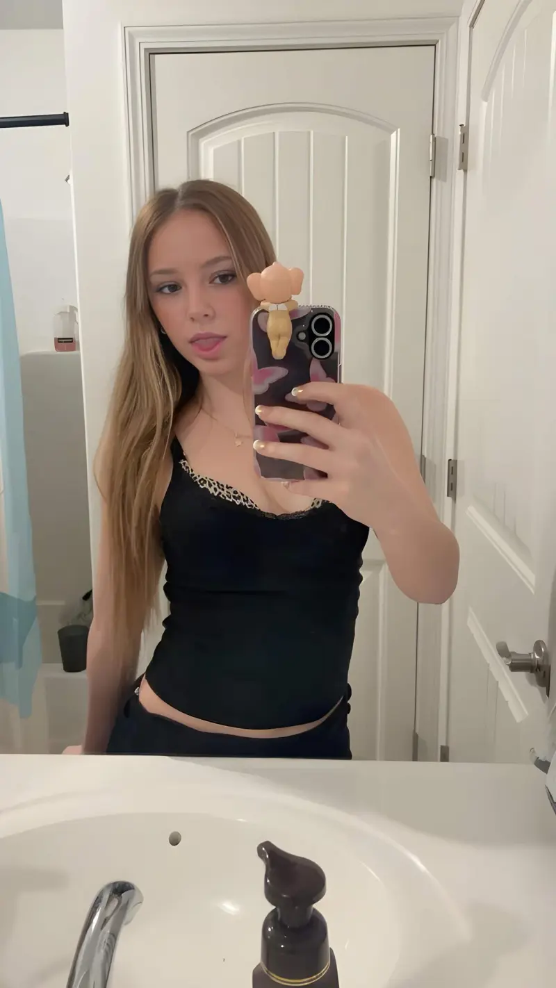 teneliw950 (18) female from GB - sexting partner