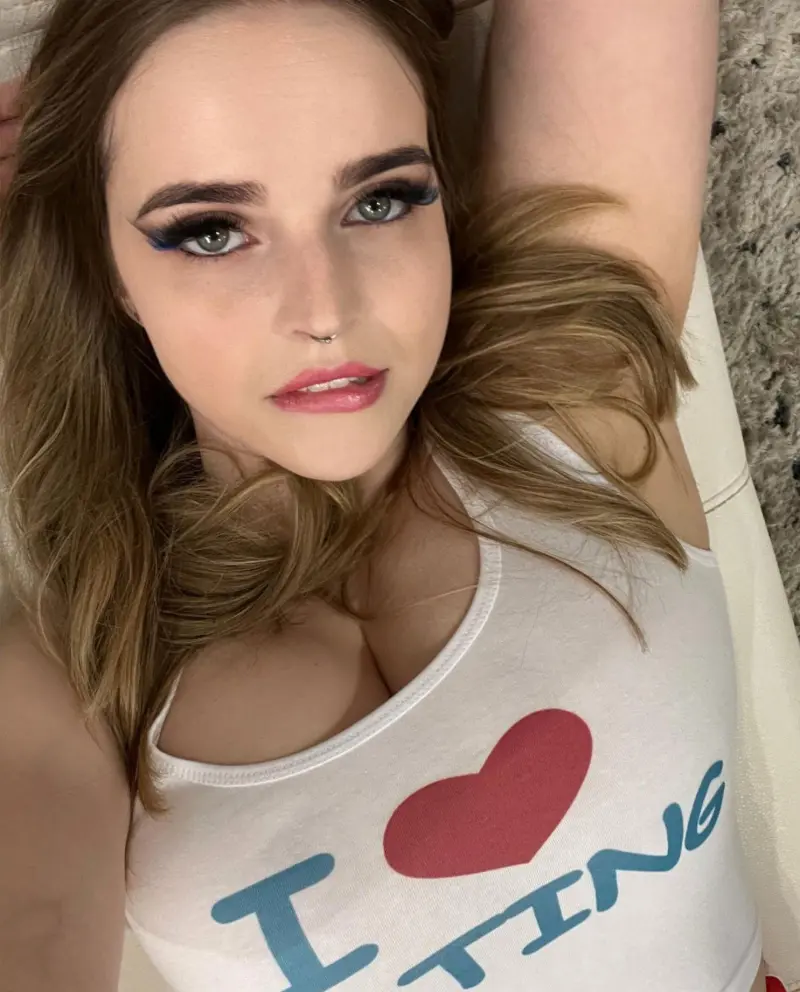 tevijix666 (18) female from US - sexting partner