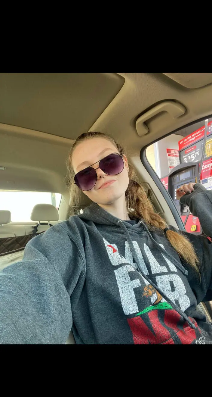 tevoli4763 (18) female from CA - sexting partner