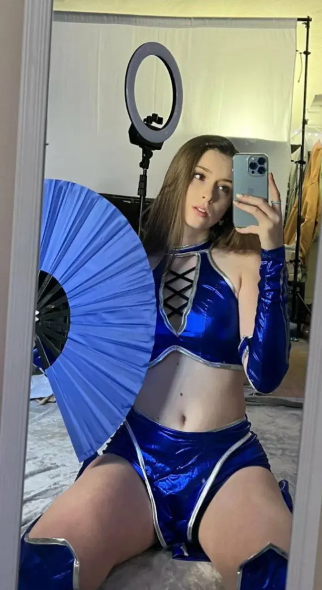 tfylofdhf (18) female from GB - sexting partner