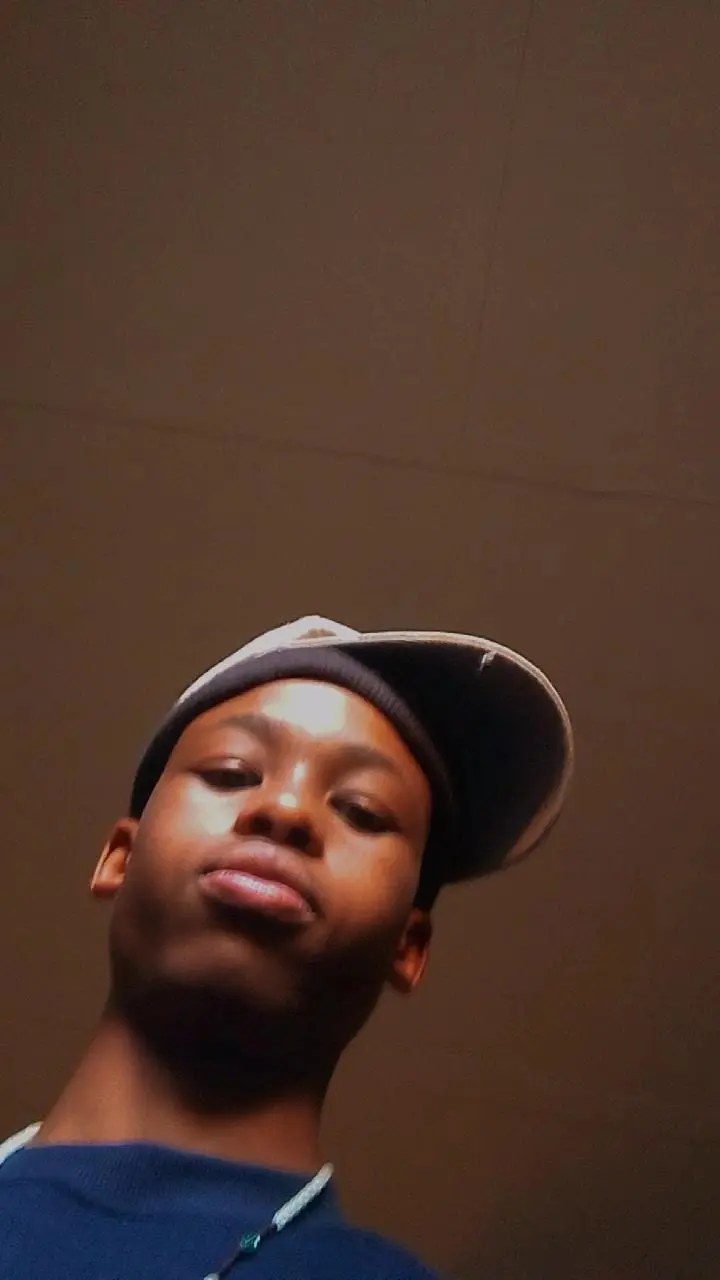 thabo33 (18) male from ZA - sexting partner