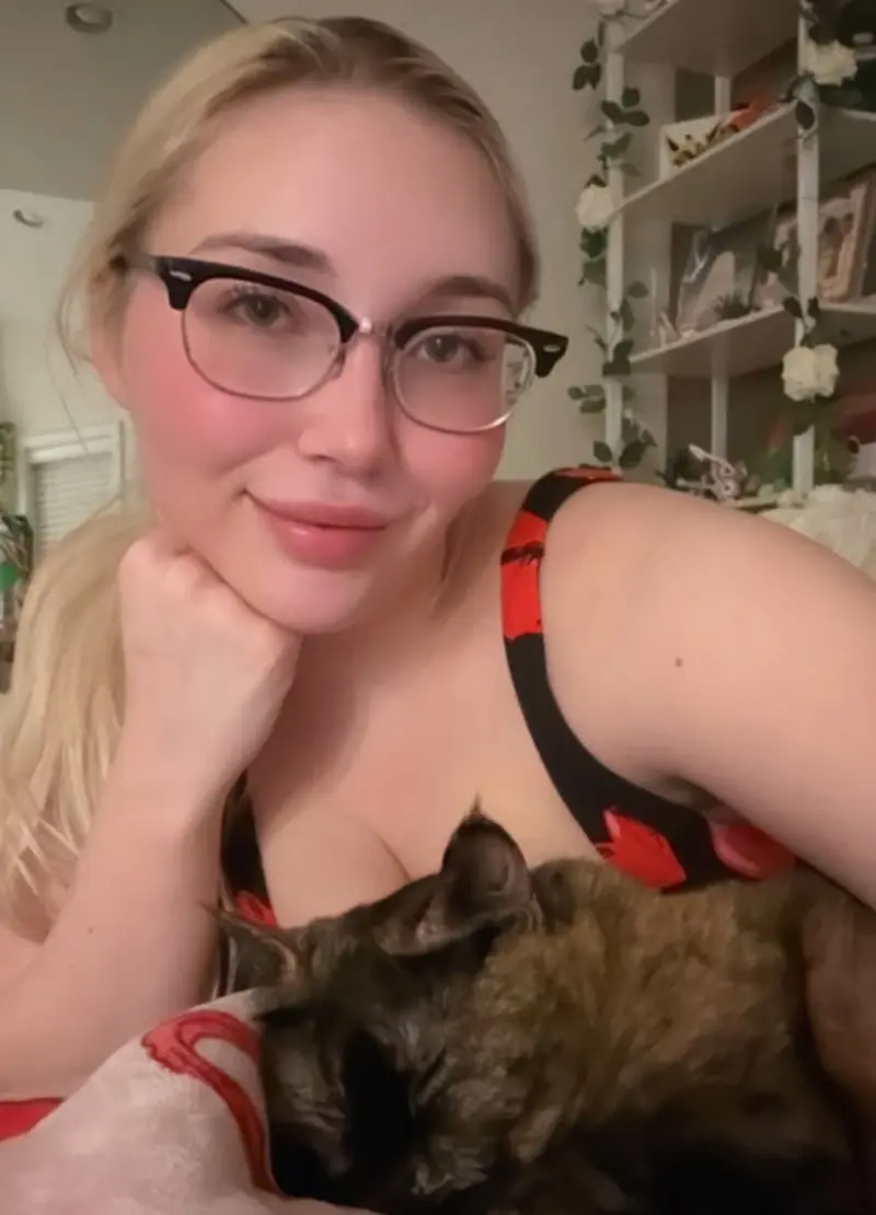 thelmaf90f210b (24) female from GE - sexting partner