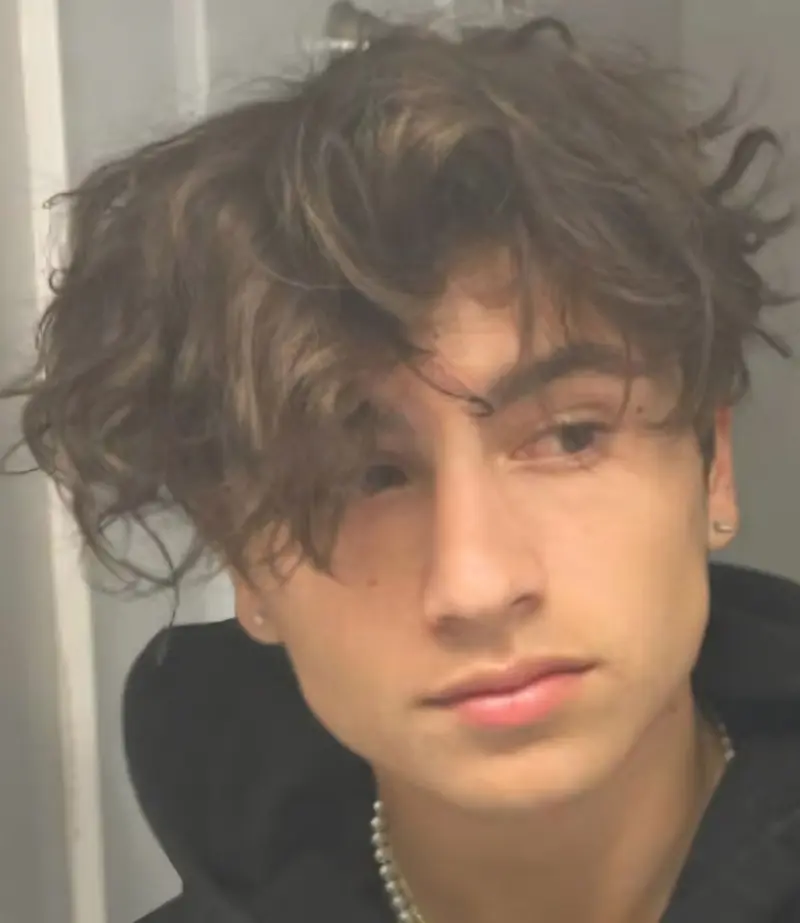 thunderstorm56756 (19) male from CA - sexting partner