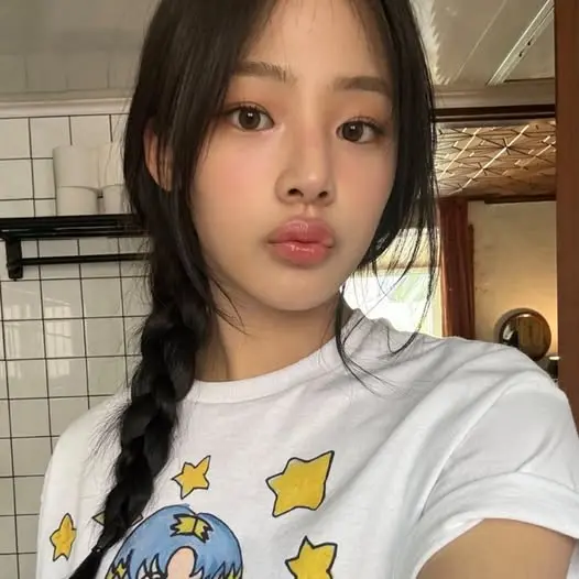 tijixav672 (23) female from GB - sexting partner