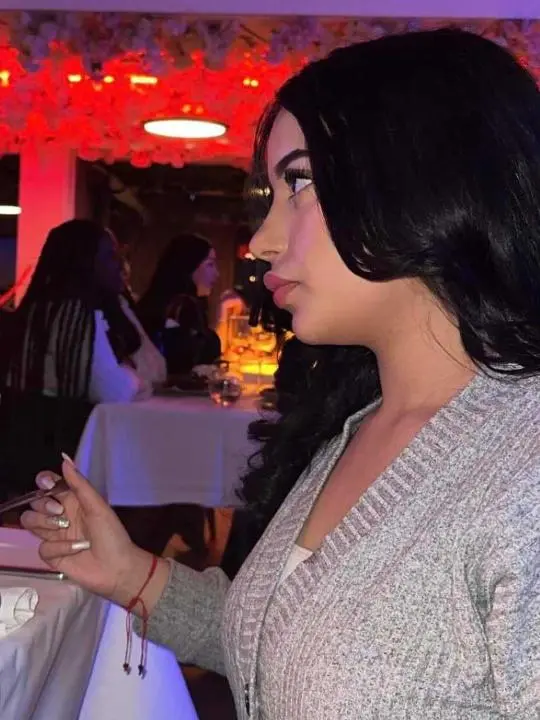 tikuvi (18) female from US - sexting partner