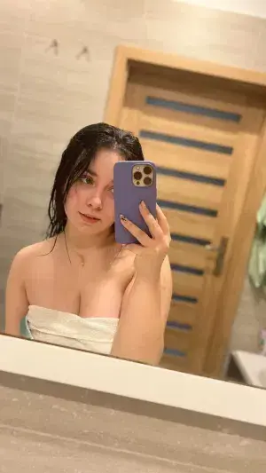 tinedo9756 (22) female from US - sexting partner