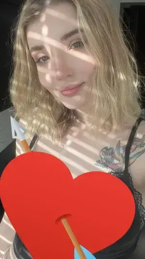 tinere7454 (21) female from GB - sexting partner