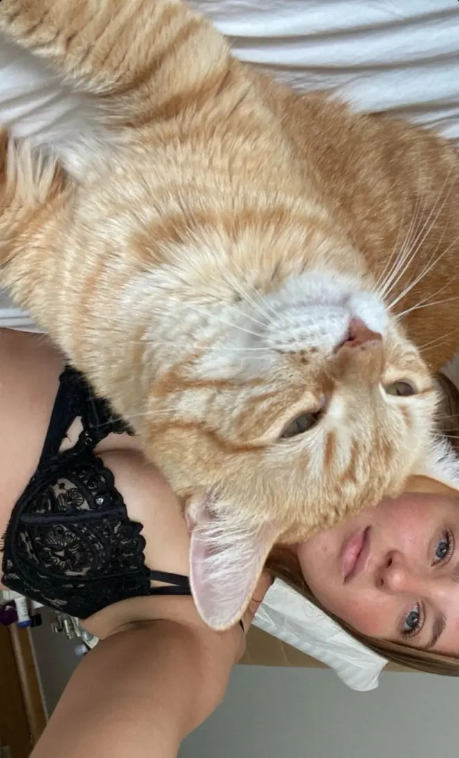 tipusey (23) female from GB - sexting partner