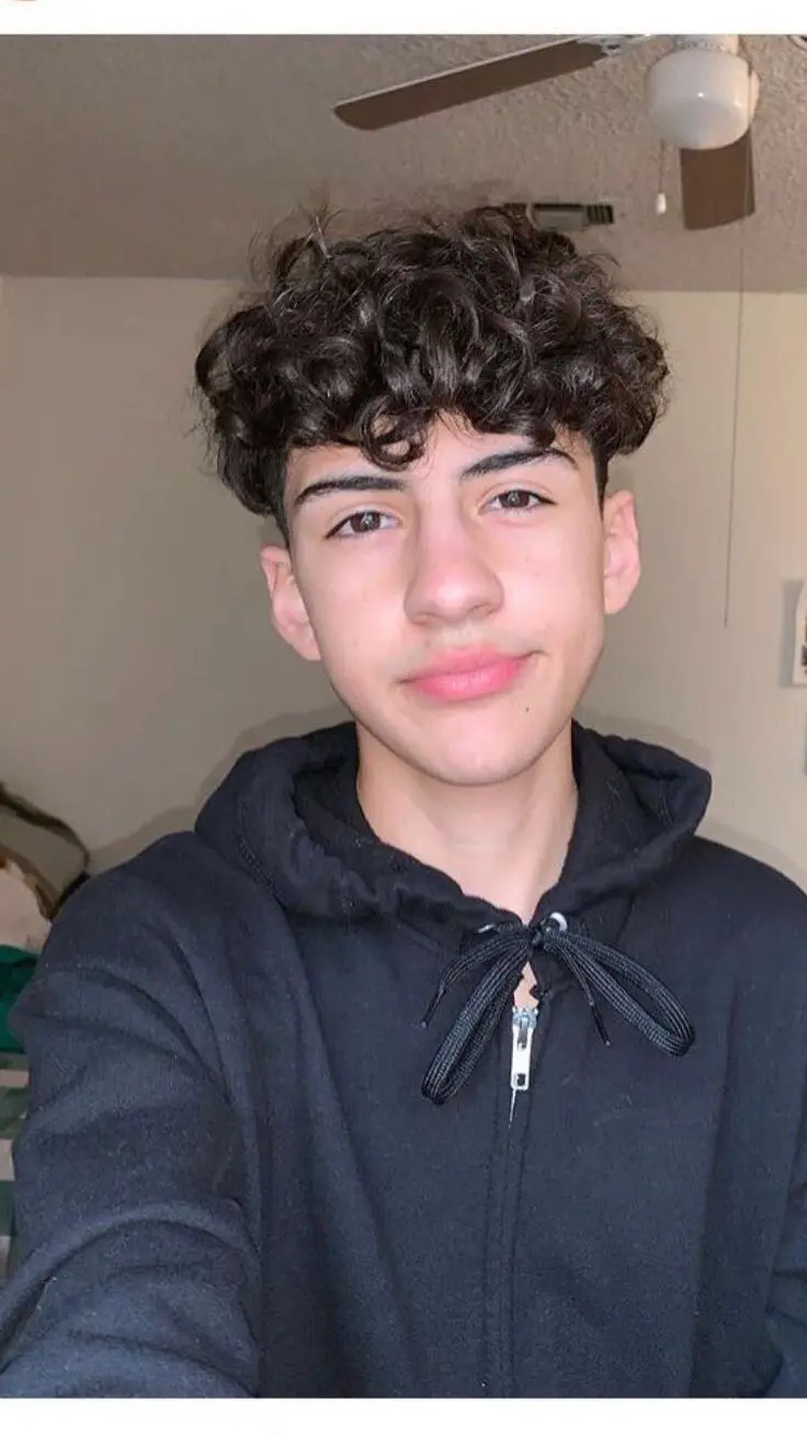 tkm332320 (20) male from EG - sexting partner