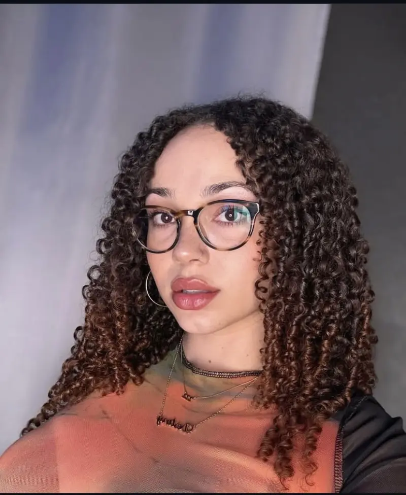 tomel83869 (21) female from US - sexting partner