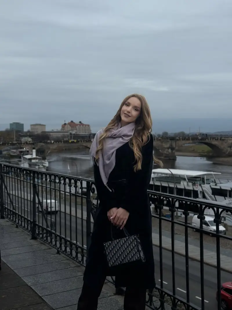 tomydege (21) female from GB - sexting partner