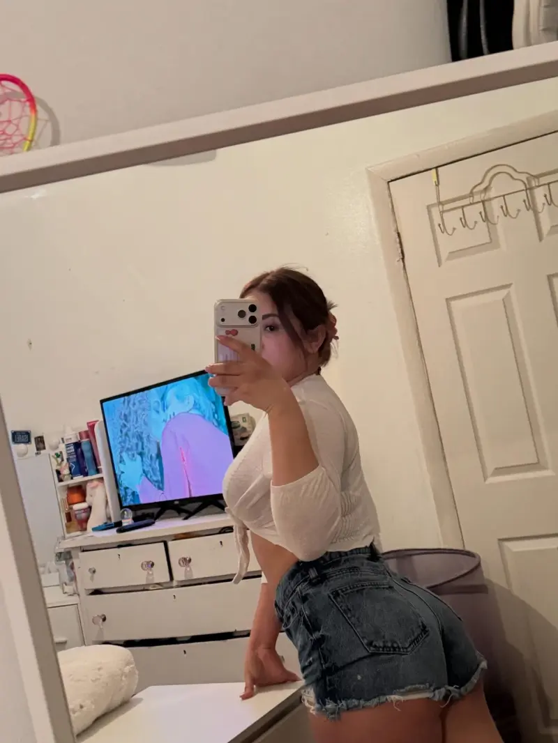 totiro3018 (18) female from GB - sexting partner