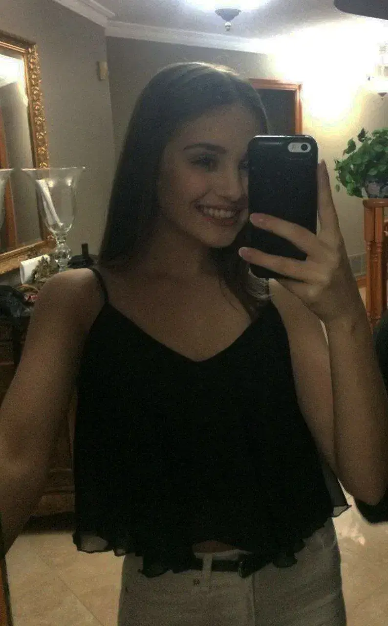 toyuprye (21) female from US - sexting partner