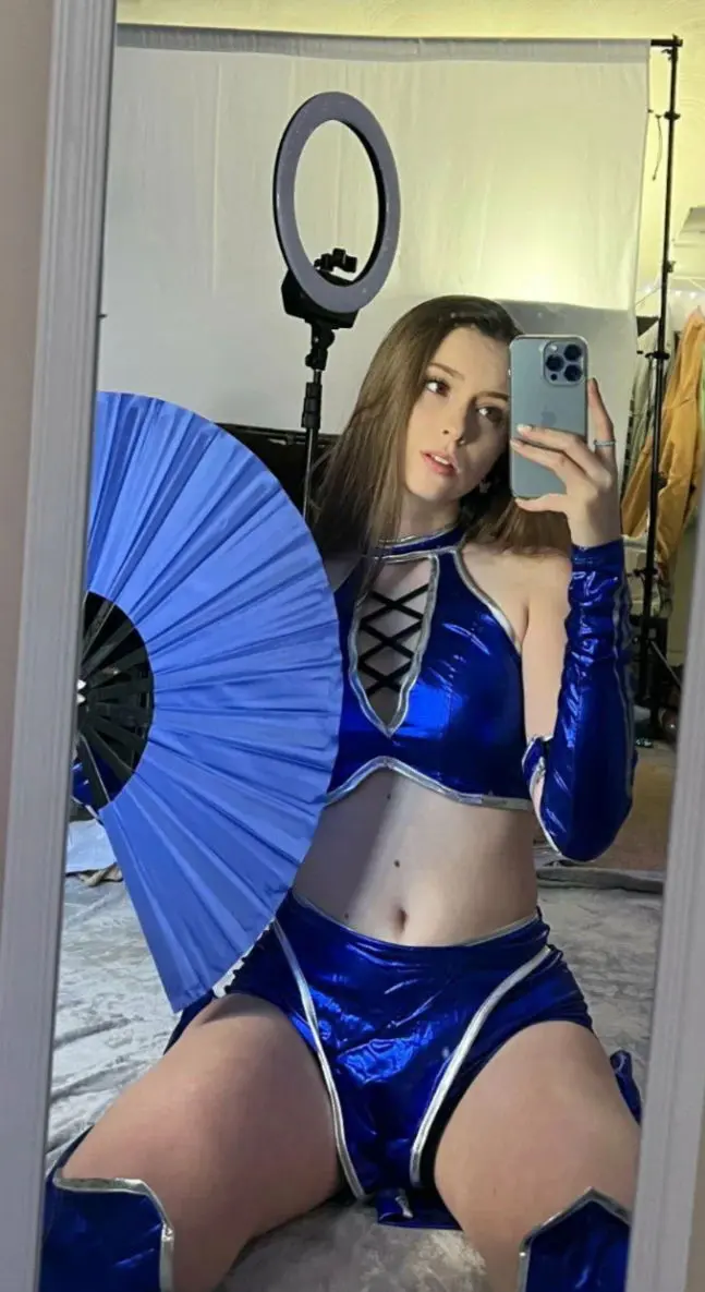 tuheqas (22) female from GB - sexting partner