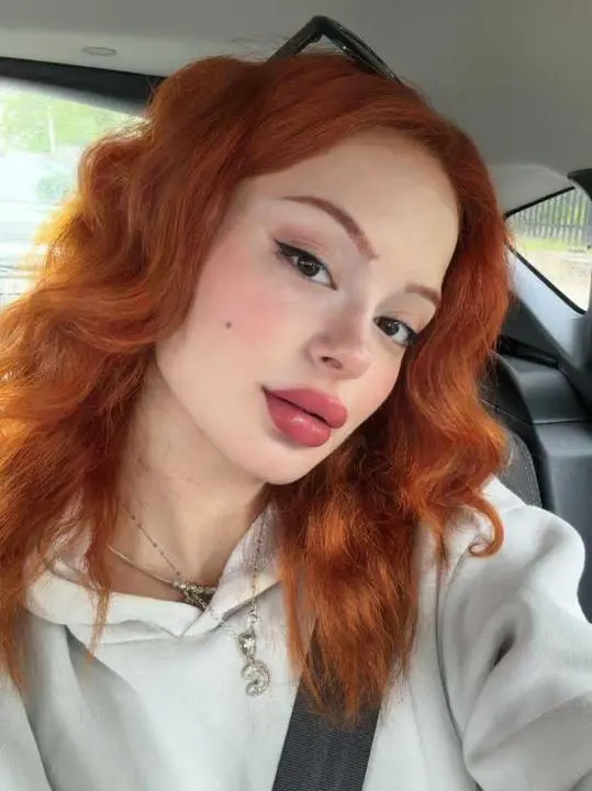 tupibime (18) female from AT - sexting partner