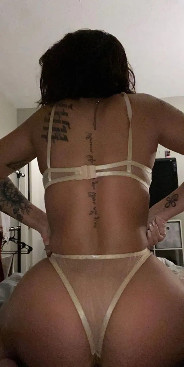 tutylavu (18) female from US - sexting partner