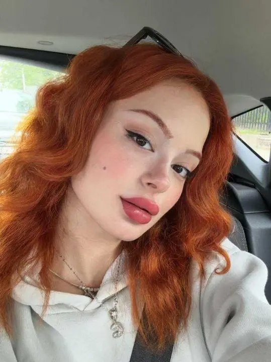 ucweofq (25) female from GB - sexting partner