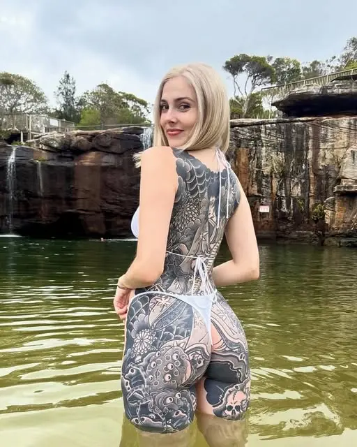 vaboro3184 (18) female from US - sexting partner