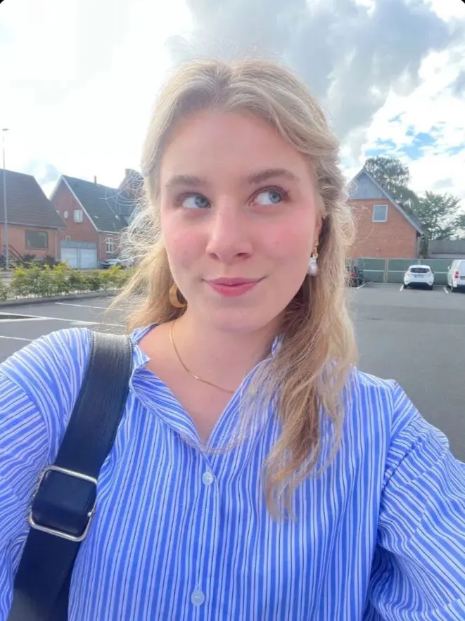 vadogklo (18) female from IT - sexting partner