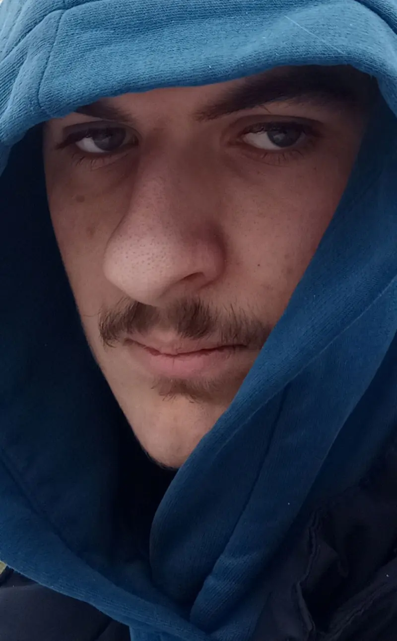 valphoenix (19) male from BE - sexting partner