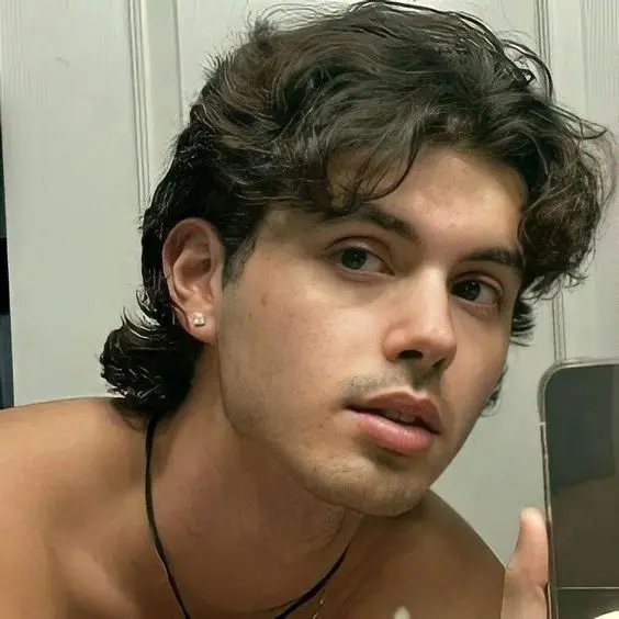 vatabe4765 (23) male from IT - sexting partner