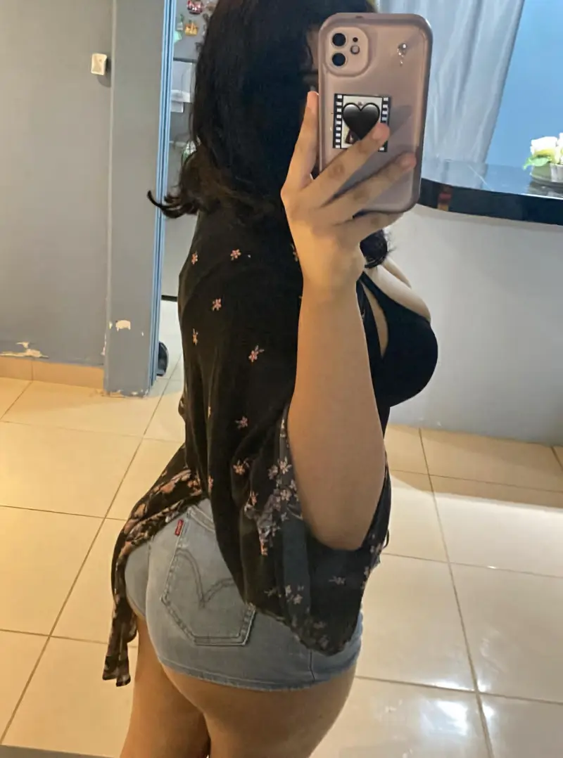 velob47640 (18) female from GB - sexting partner