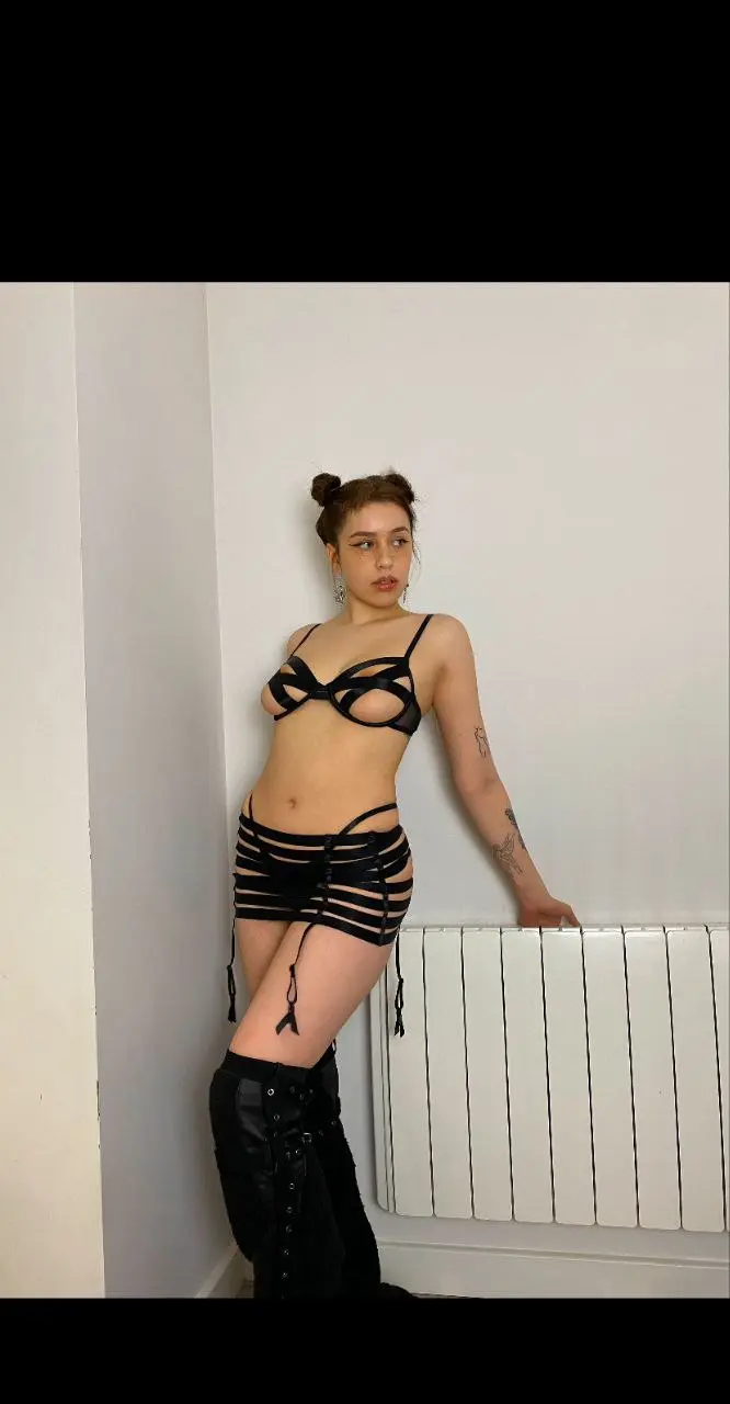 velorad620 (22) female from US - sexting partner