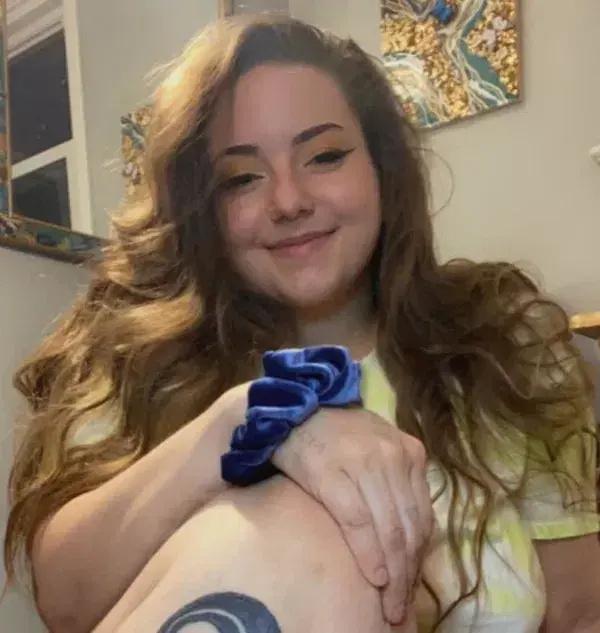 vepava9077 (23) female from IT - sexting partner