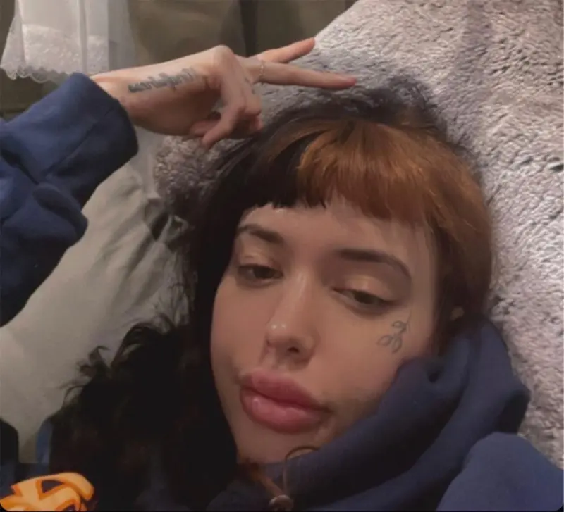 veronicamills109 (18) female from US - sexting partner