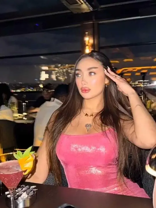 vnqoge (25) female from GB - sexting partner