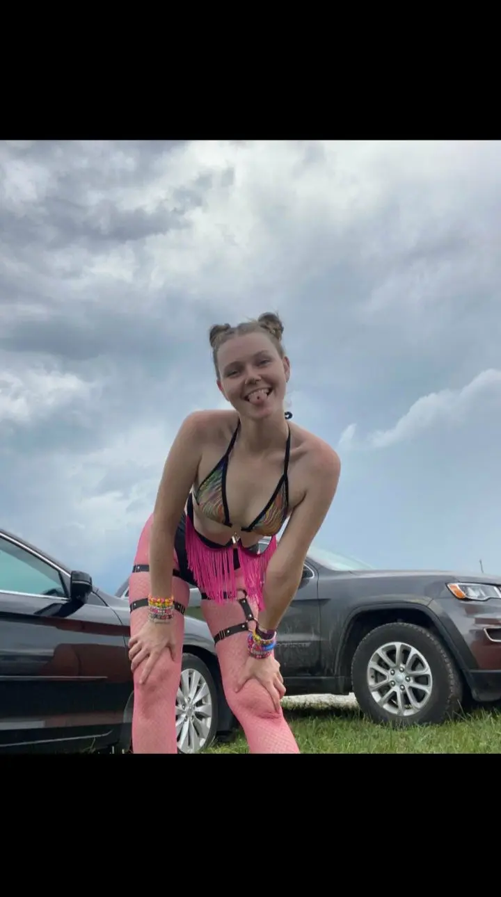 vododeb948 (25) female from US - sexting partner