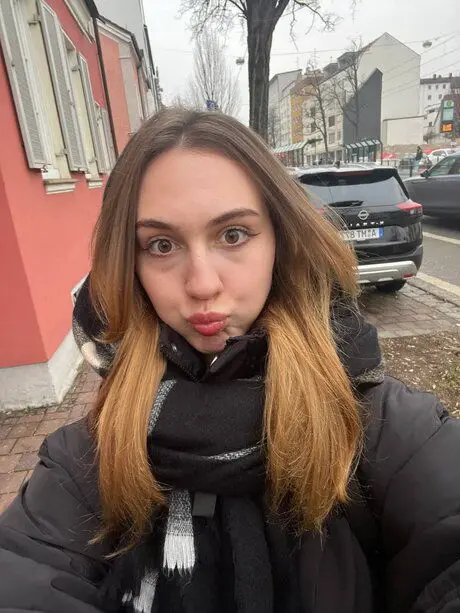 vofidof580 (18) female from GB - sexting partner