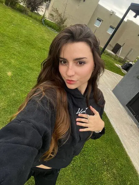 vofoj65434 (24) female from GB - sexting partner