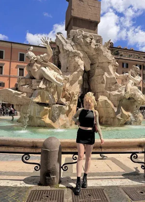 vohix32877 (19) female from GB - sexting partner