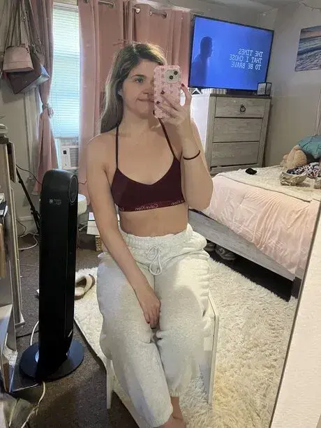 vojey64372 (18) female from CH - sexting partner