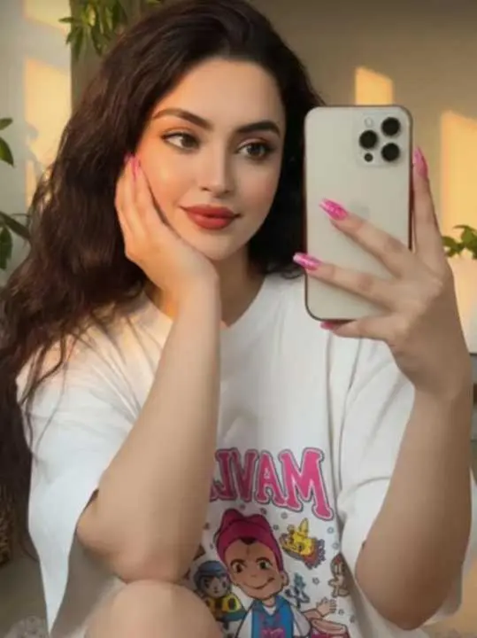 vojezo (18) female from BE - sexting partner