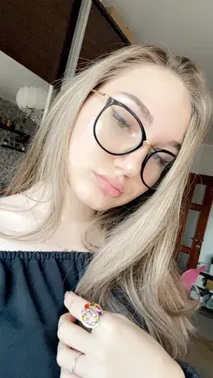 vokohe7455 (21) female from GB - sexting partner